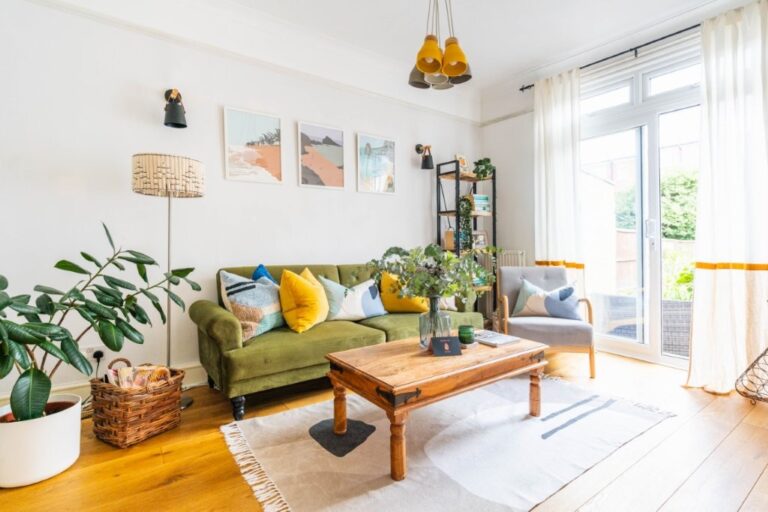 Stylish Ealing Garden Flat image 4
