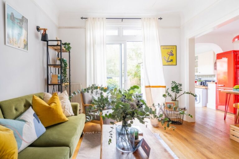 Stylish Ealing Garden Flat image 5