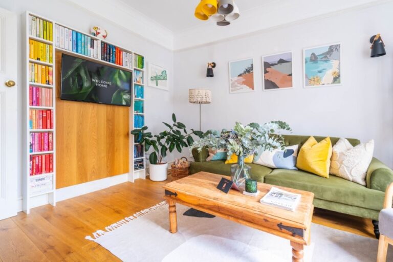 Stylish Ealing Garden Flat image 2