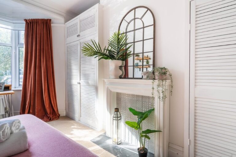 Stylish Ealing Garden Flat image 14