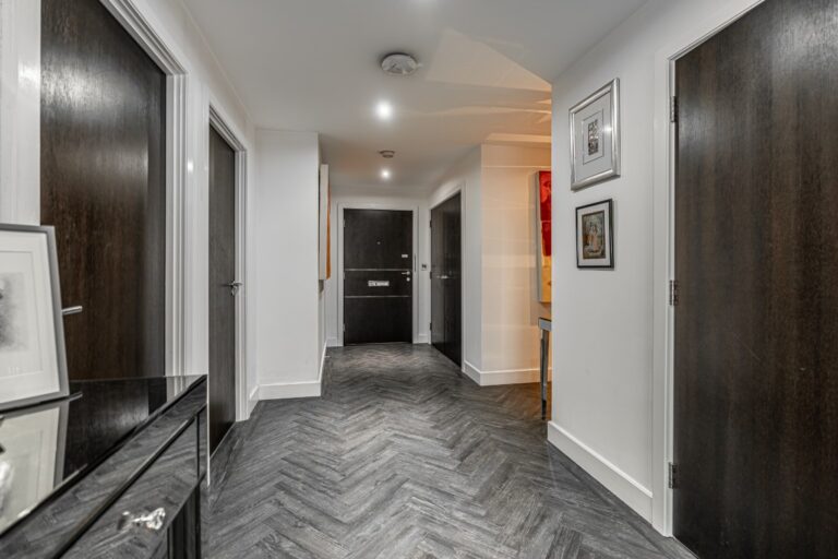 Luxury Penthouse – Large Balcony image 10