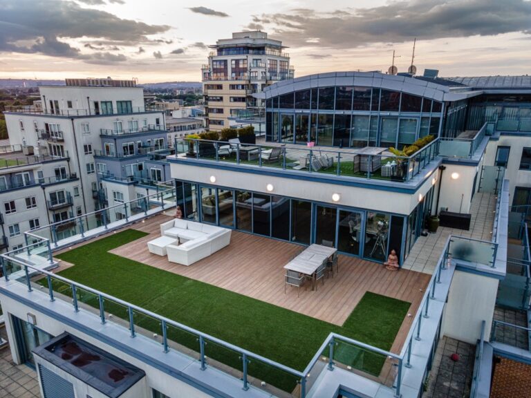 Luxury Penthouse – Large Balcony image 1