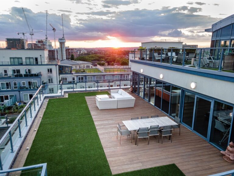 Luxury Penthouse – Large Balcony image 2