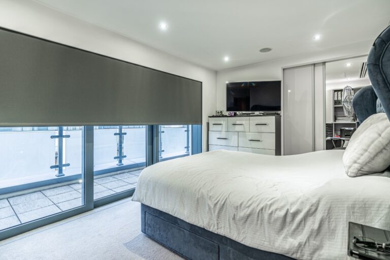 Luxury Penthouse – Large Balcony image 12