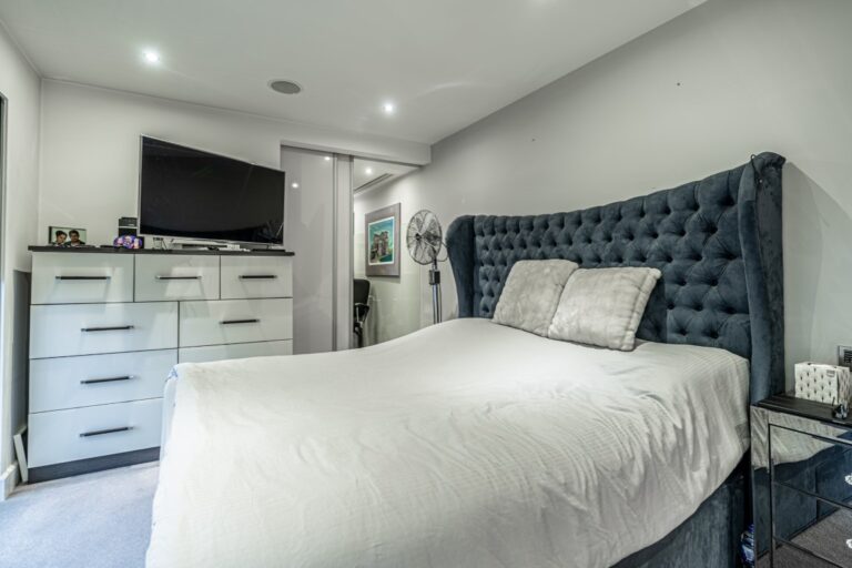 Luxury Penthouse – Large Balcony image 13
