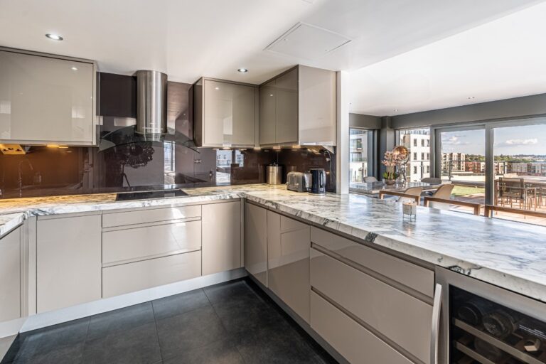 Luxury Penthouse – Large Balcony image 6