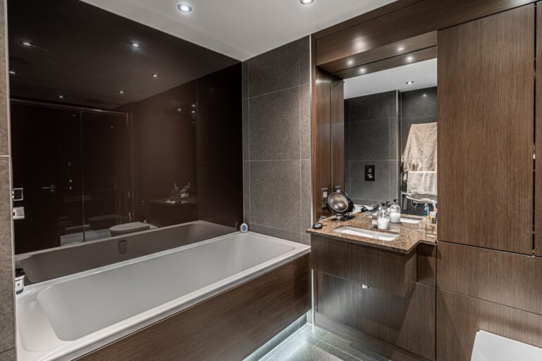 Luxury Penthouse – Large Balcony image 17