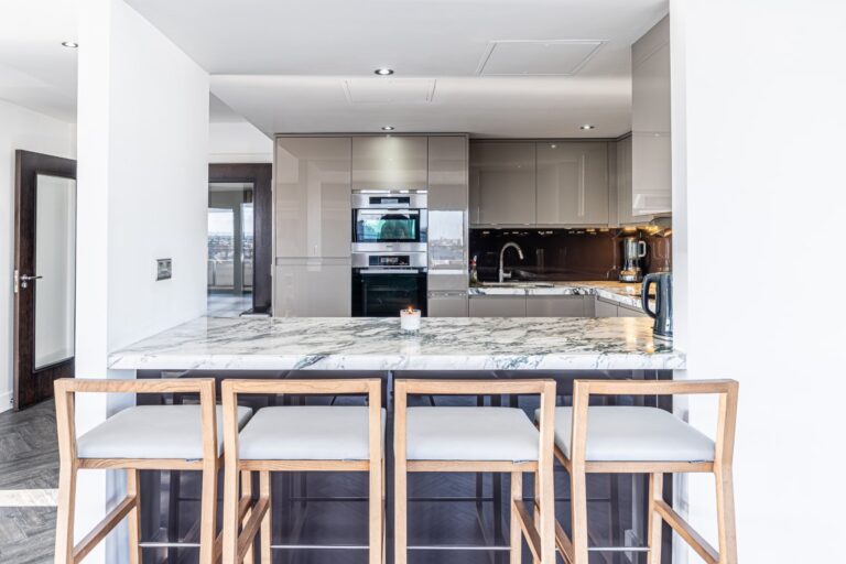 Luxury Penthouse – Large Balcony image 7