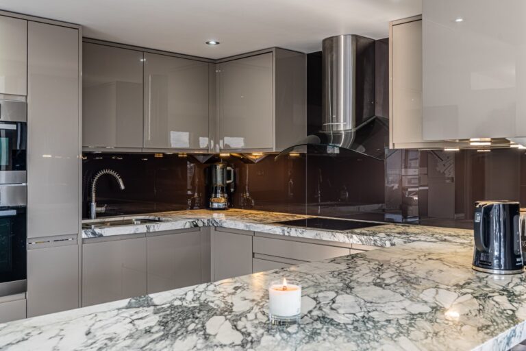 Luxury Penthouse – Large Balcony image 8