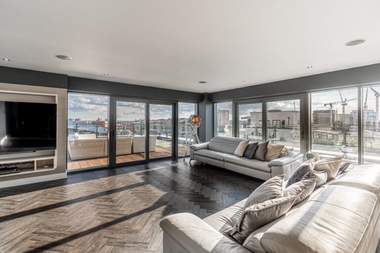 Luxury Penthouse – Large Balcony image 4