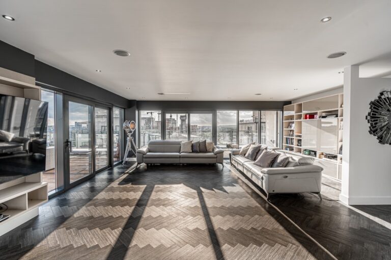Luxury Penthouse – Large Balcony image 5