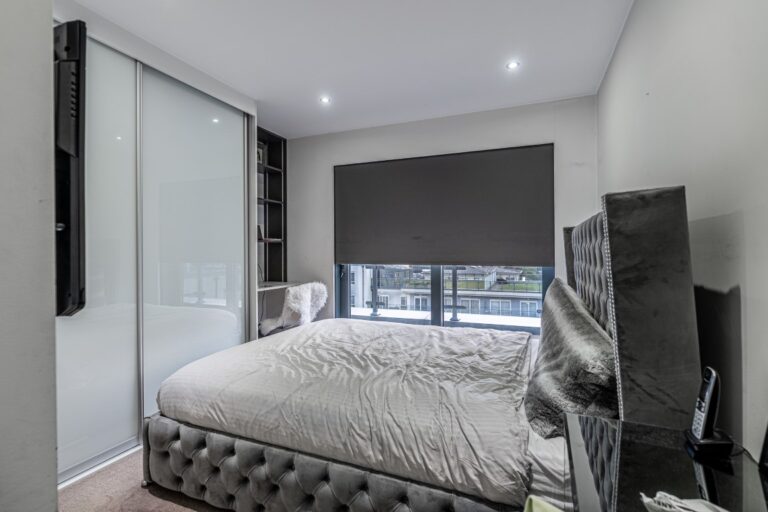Luxury Penthouse – Large Balcony image 11