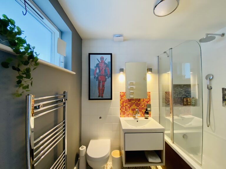 Urban Rainforest East End Flat image 15