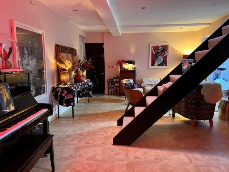Versatile Multi-use Residential Property and Vacant Pub image 10