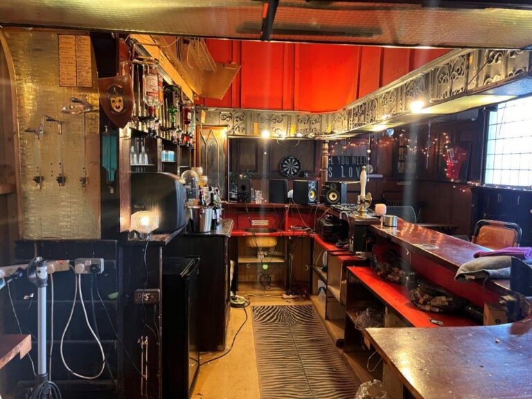 Versatile Multi-use Residential Property and Vacant Pub image 8