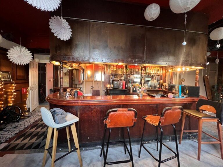 Versatile Multi-use Residential Property and Vacant Pub image 5