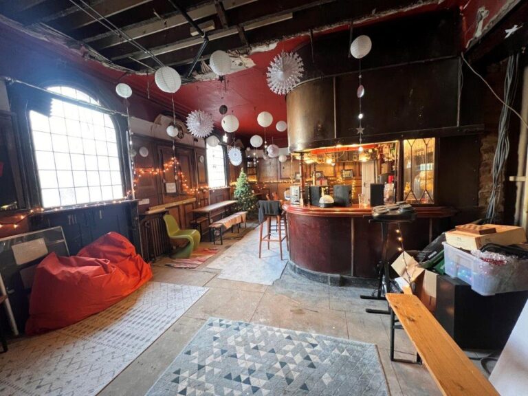Versatile Multi-use Residential Property and Vacant Pub image 9
