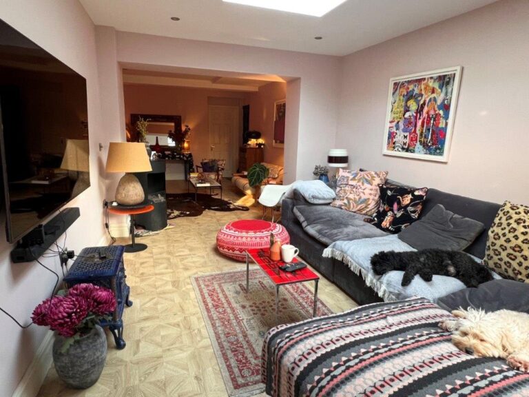 Versatile Multi-use Residential Property and Vacant Pub image 31