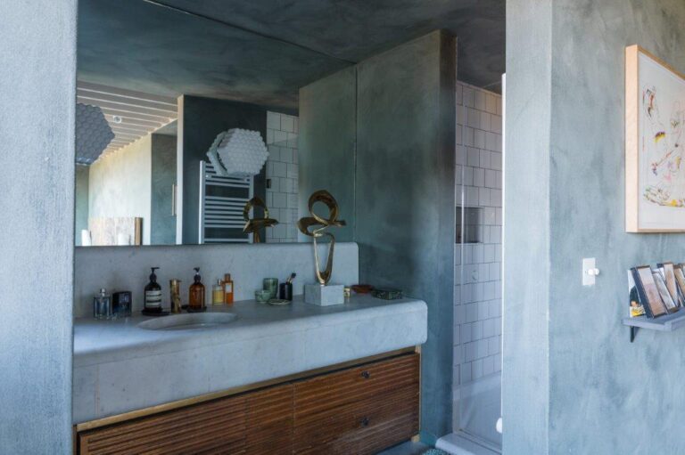 Architecturally Designed Beach House image 22