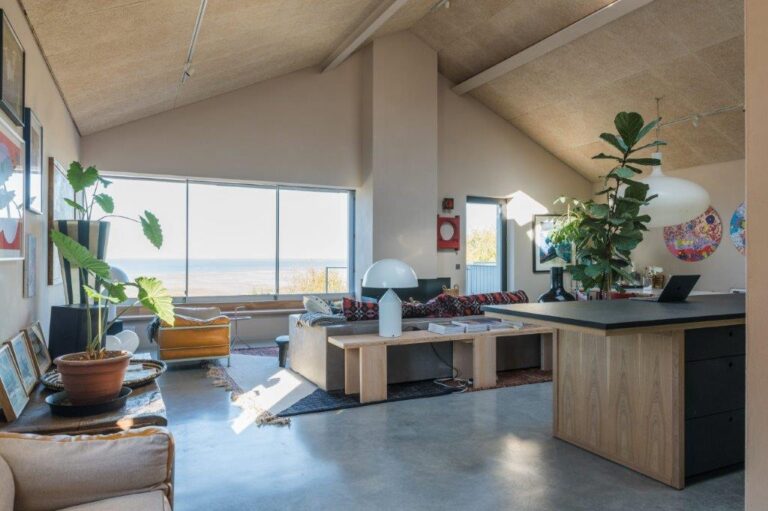 Architecturally Designed Beach House image 7