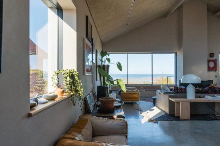 Architecturally Designed Beach House image 8