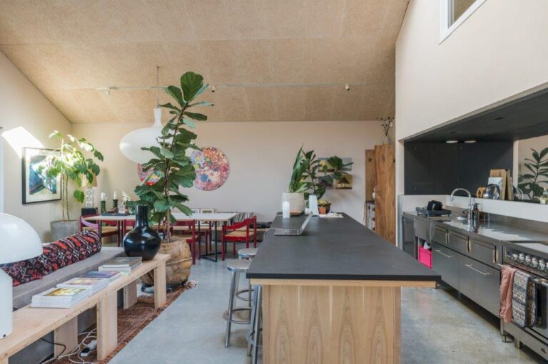 Architecturally Designed Beach House image 9