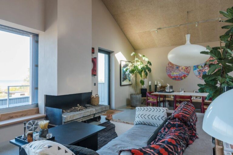 Architecturally Designed Beach House image 6
