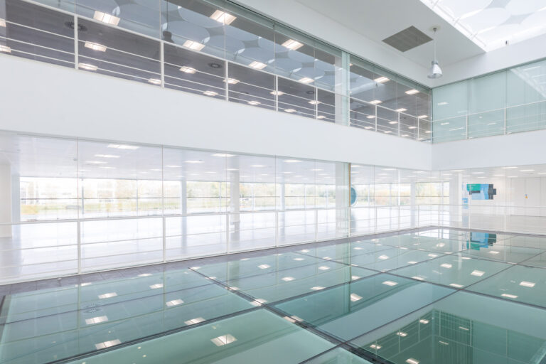 High spec Office building image 6