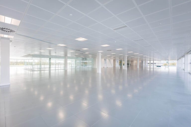High spec Office building image 5