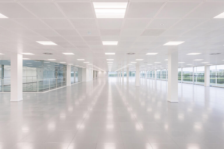 High spec Office building image 4