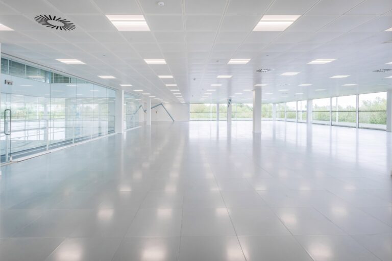 High spec Office building image 7