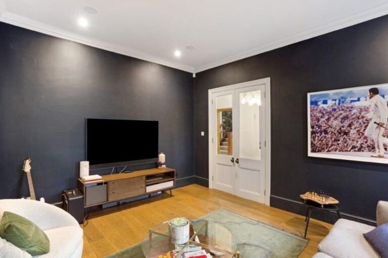 5 Bedroom Victorian Family Home image 9