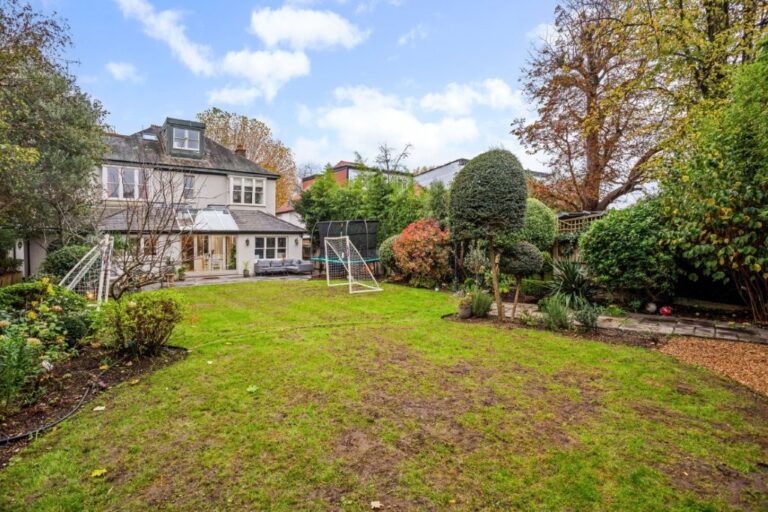 5 Bedroom Victorian Family Home image 39