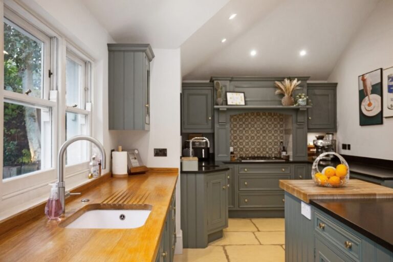5 Bedroom Victorian Family Home image 18