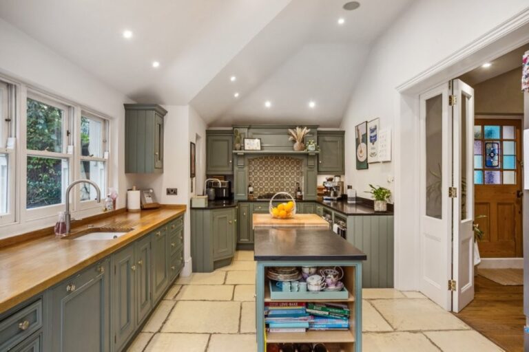 5 Bedroom Victorian Family Home image 17