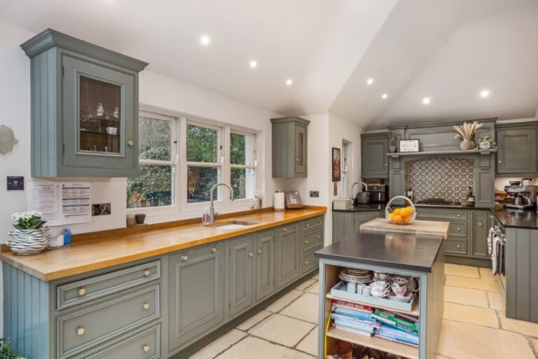 5 Bedroom Victorian Family Home image 16