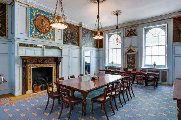 Elegant Central London Event Venue with 5-acre Garden image 17