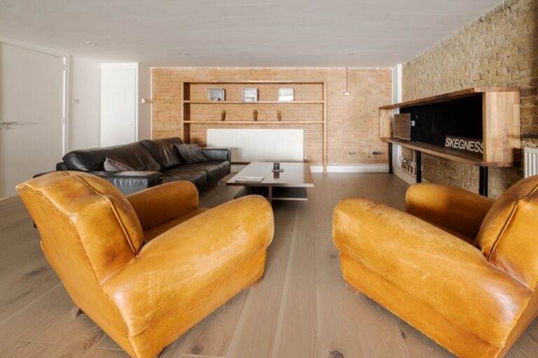 Converted Warehouse Apartment image 9