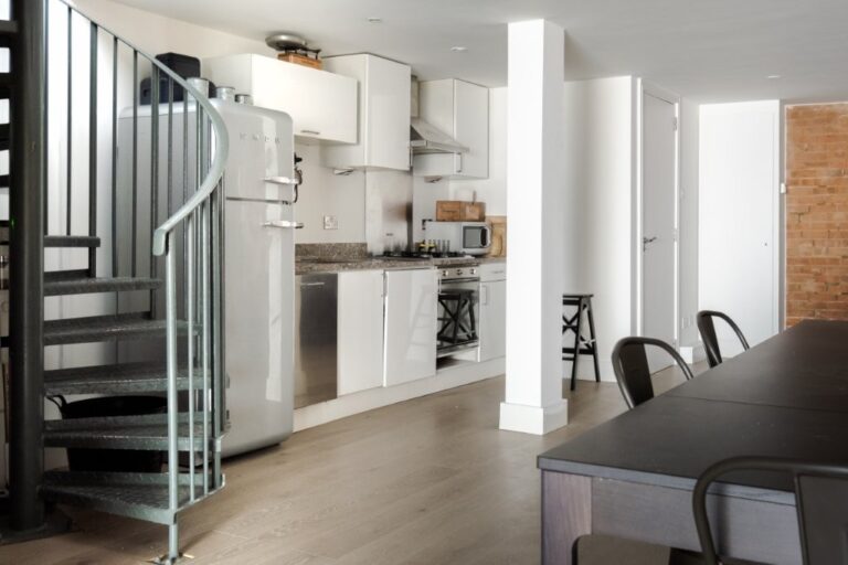 Converted Warehouse Apartment image 5