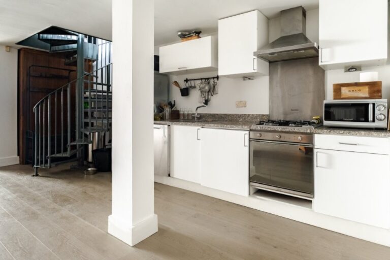 Converted Warehouse Apartment image 6