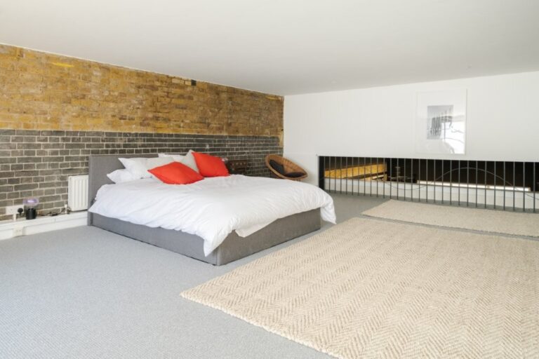 Converted Warehouse Apartment image 12