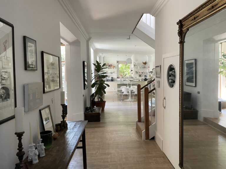 Charming Vestry Home in North West London image 10