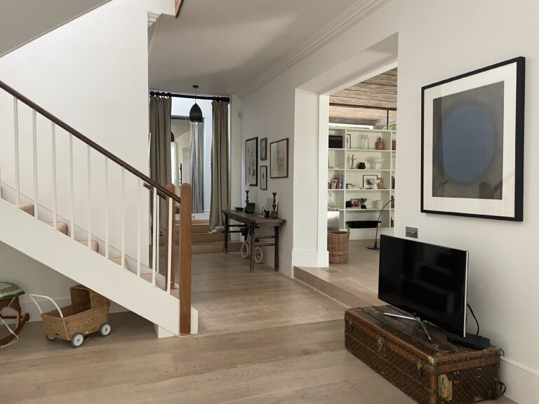 Charming Vestry Home in North West London image 25