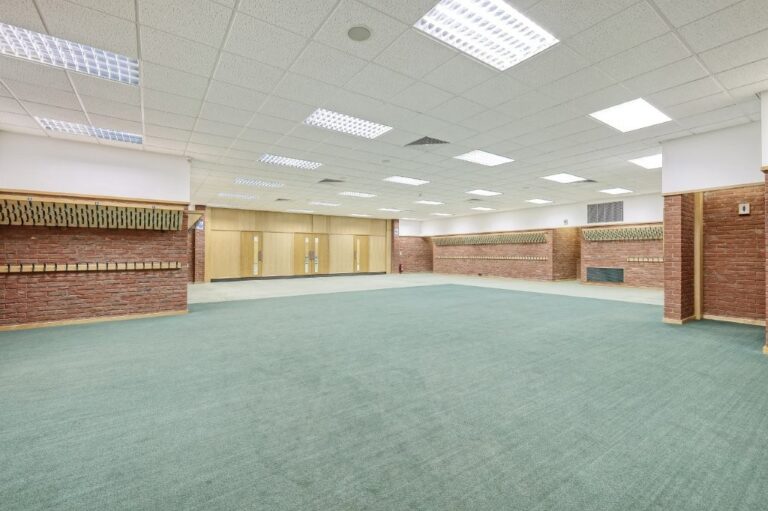 Large Meeting Hall Open Space image 3