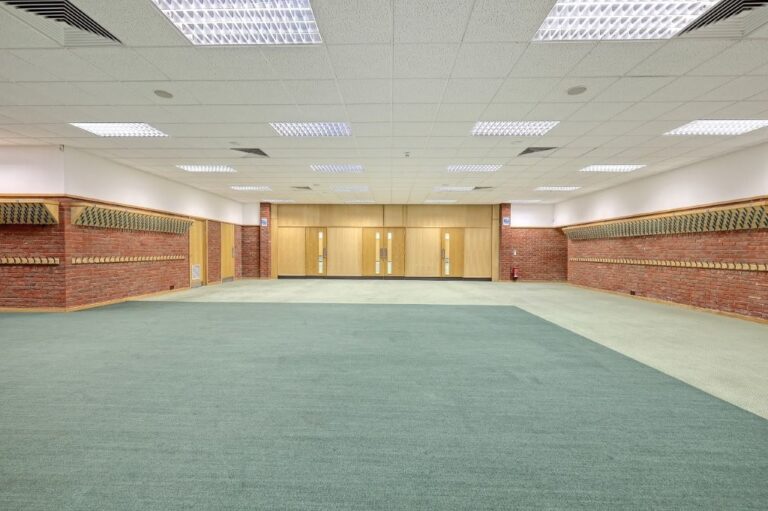 Large Meeting Hall Open Space image 4