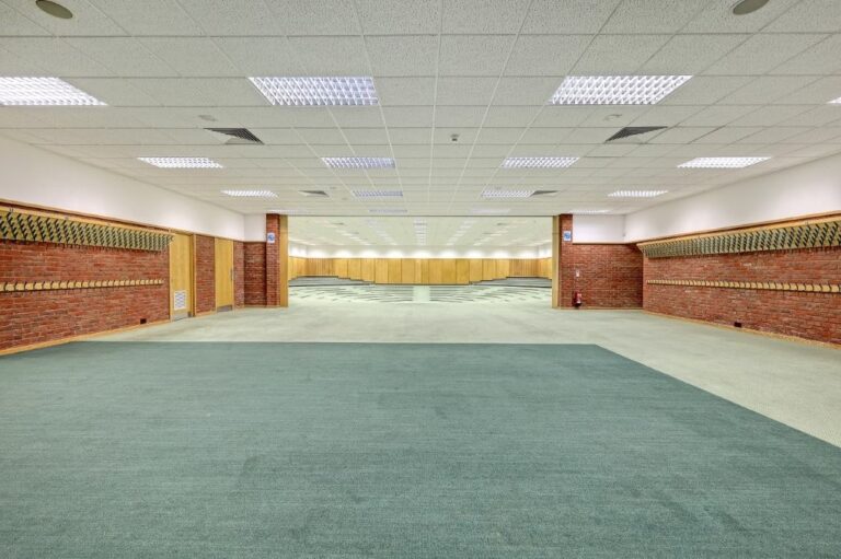 Large Meeting Hall Open Space image 5