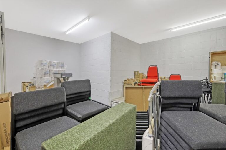 Large Meeting Hall Open Space image 16