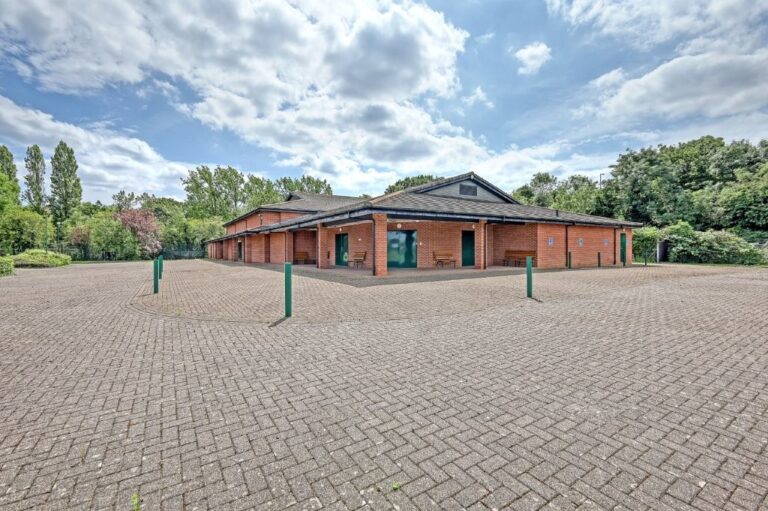 Large Meeting Hall Open Space image 1