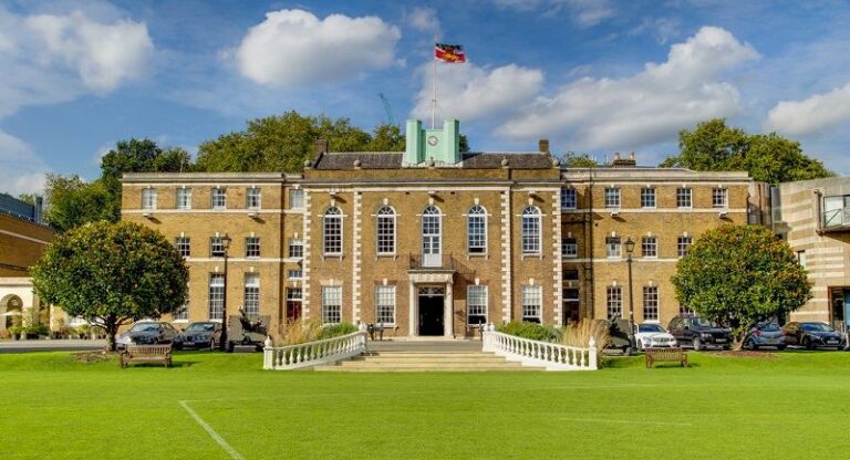 Elegant Central London Event Venue with 5-acre Garden image 1