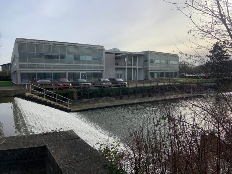 Lakeside Office with large car park image 16